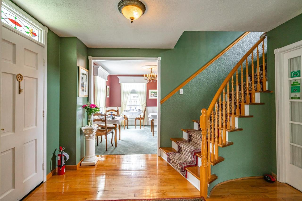 Abacot Hall Bed & Breakfast Niagara-on-the-Lake Екстер'єр фото